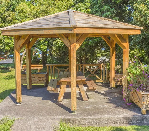 Construction abris de jardin à  Montfort l’Amaury, proche de Trappes, Yvelines (78) - Ile de France par l'entreprise du Bâtiment Mimmo